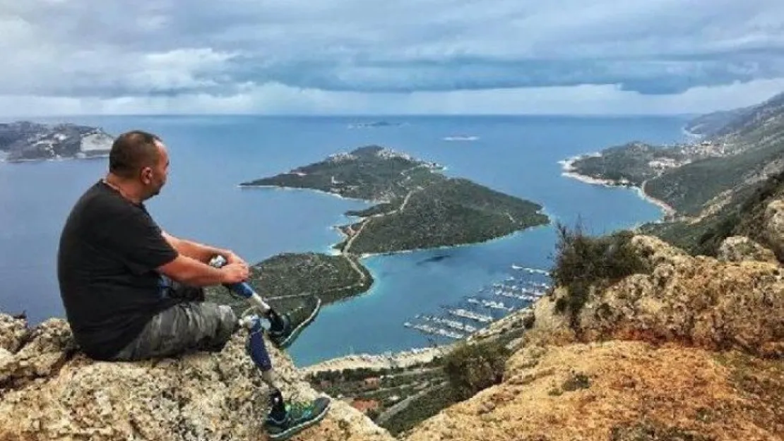 Hedefi Kilimanjaro Dağı'na tırmanmak