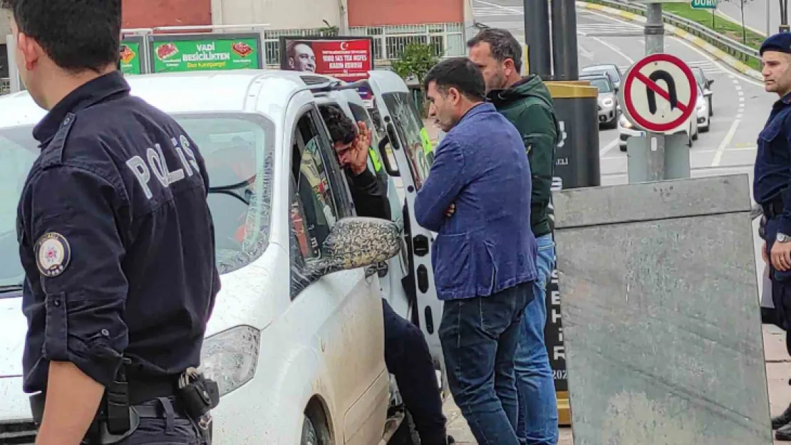 Her yeri kırmızı görünce sinir krizi geçirdi