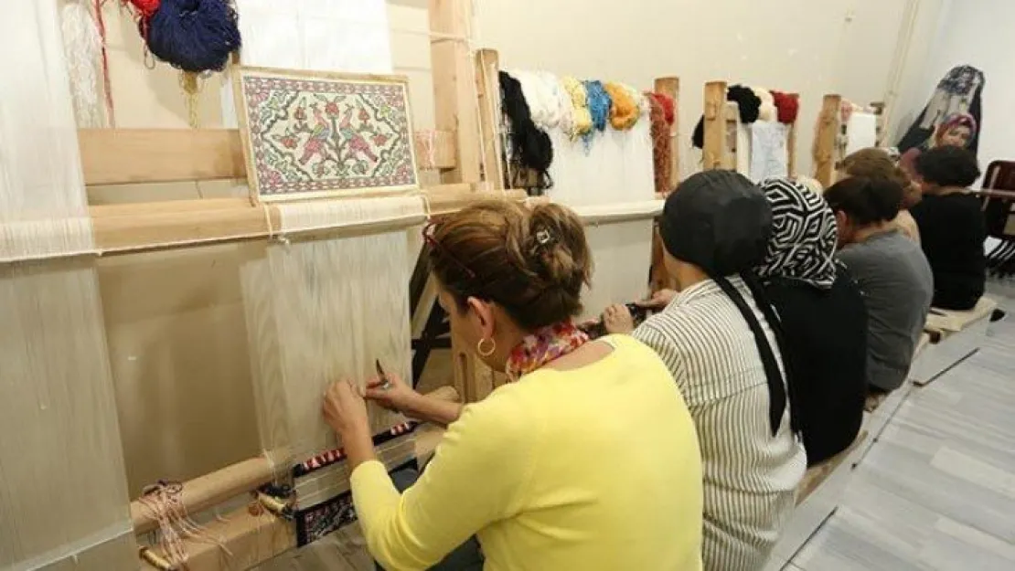 Hereke Halısı açılan kurslar ile geleceğe taşınıyor