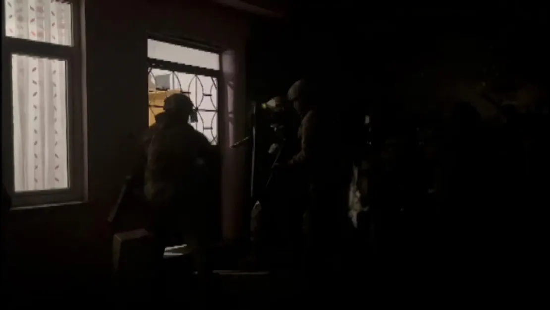 Hırsızlık çetesi aynı aileden çıktı, Kapılar koçbaşıyla kırıldı şüpheliler suçüstü yakalandı