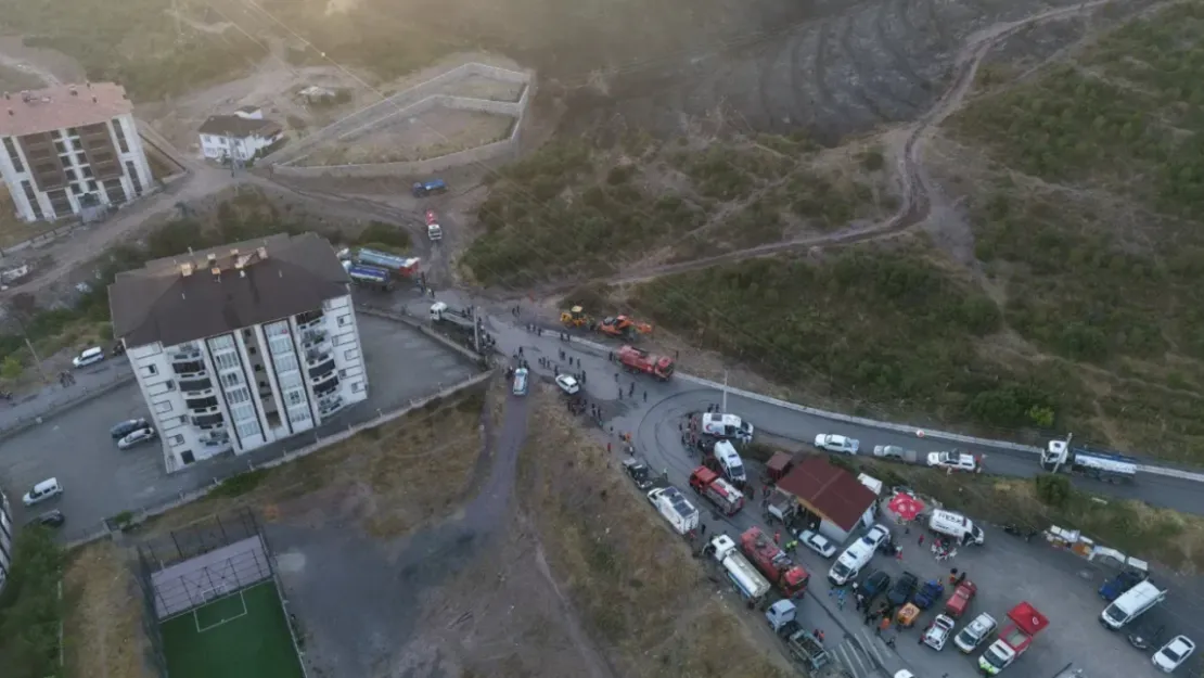 Hurda deposundaki yangın plastik kalıp atölyesini de sardı