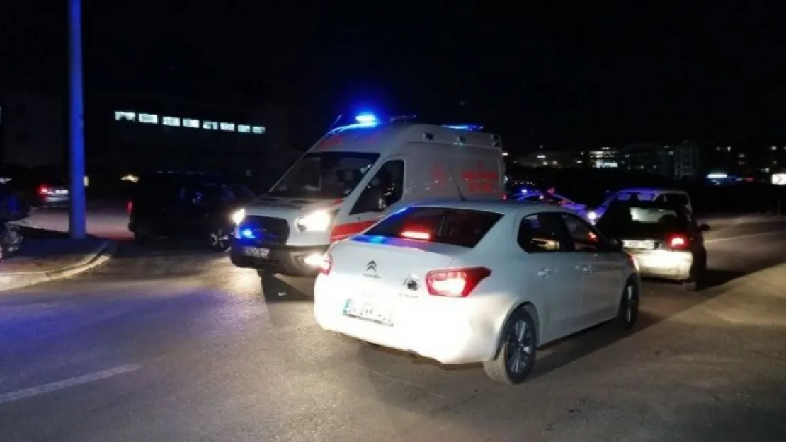 Hurda toplayan kadına otomobil çarptı