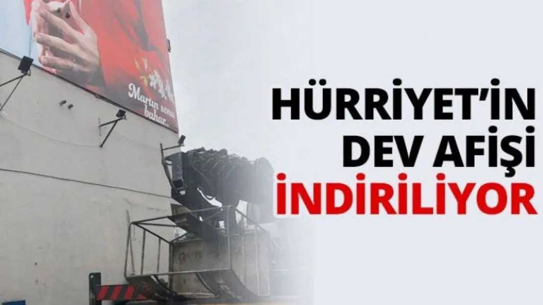 Hürriyet'in dev afişi indiriliyor
