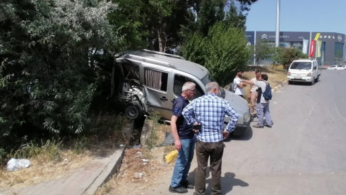 İki araç çarpıştı: 6 yaralı
