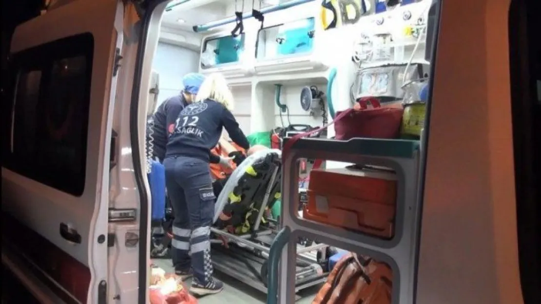 İki otomobil çarpıştı: 1 yaralı