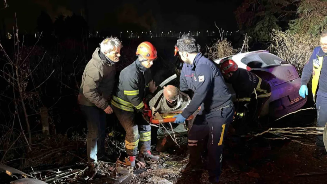 İki otomobil kafa kafaya çarpıştı