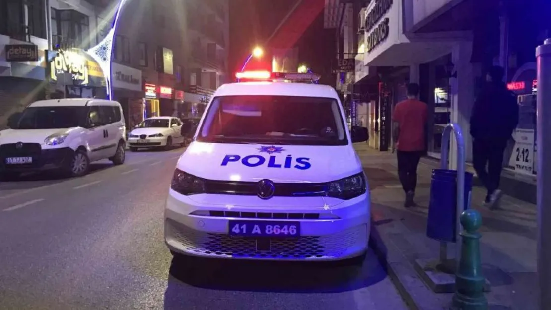Komşusunun dairesinde kanlar görünce polis çağırdı