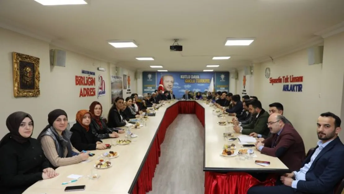 İlçe başkanlarıyla 'Ramazan' toplantısı