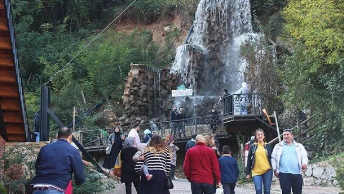 İlgi odağı Maşukiye'ye turist akını