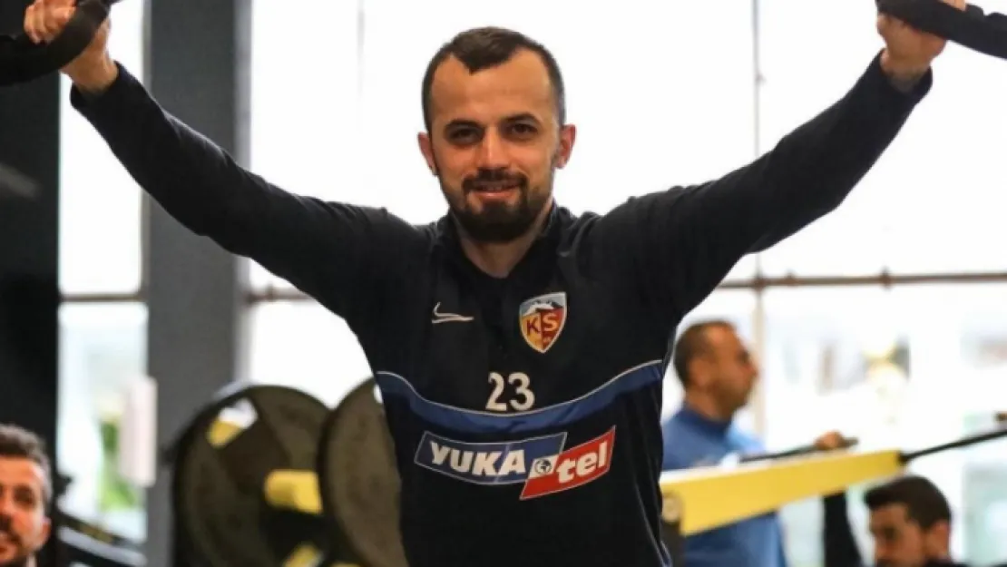 İlhan Parlak futbolu bıraktı