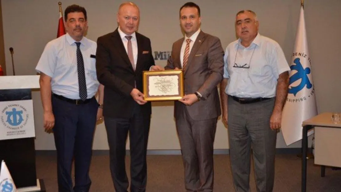 İMEAK Deniz Ticaret Odası Kocaeli Şubesi'nde konferans
