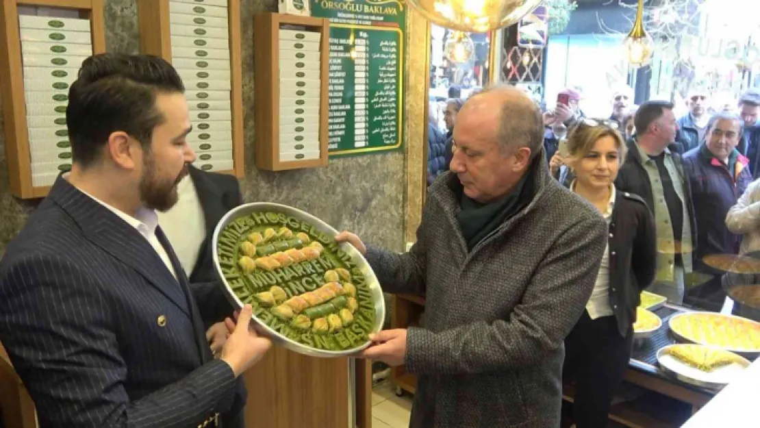 İnce'ye memleketinde üzerinde adının yazılı olduğu baklava ikram edildi