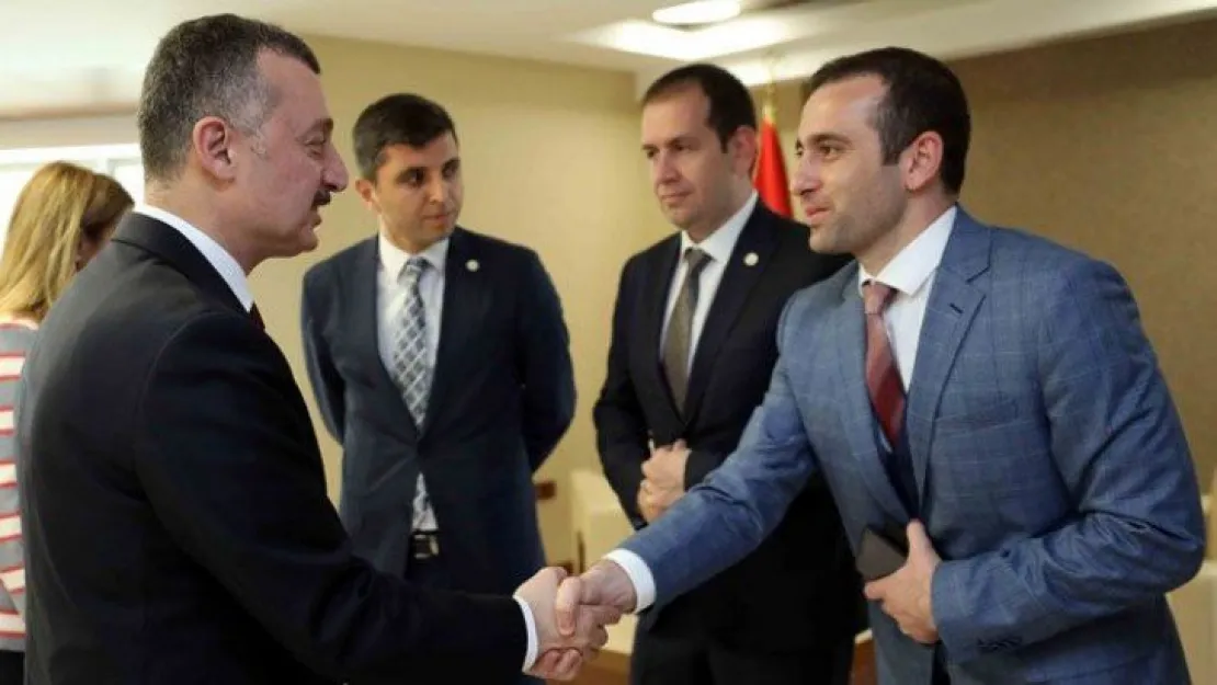 'İnsanımıza faydalı çalışmalara gönlümüzü koyalım''