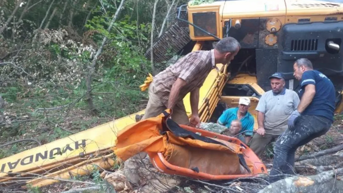 İş makinesi dik yamaçtan uçtu, operatör altında kaldı