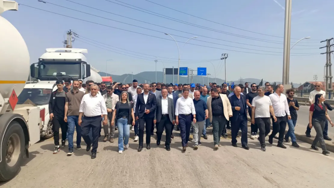 İşçilerin eylemi ulaşımı felç etti