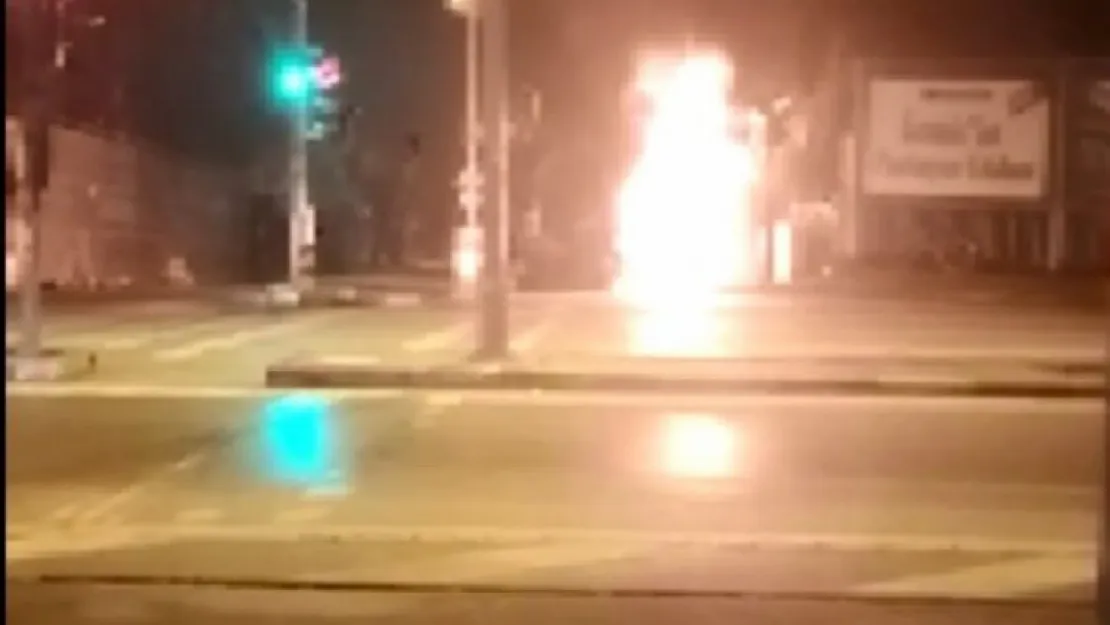 Malzeme depolanan kulübe küle döndü
