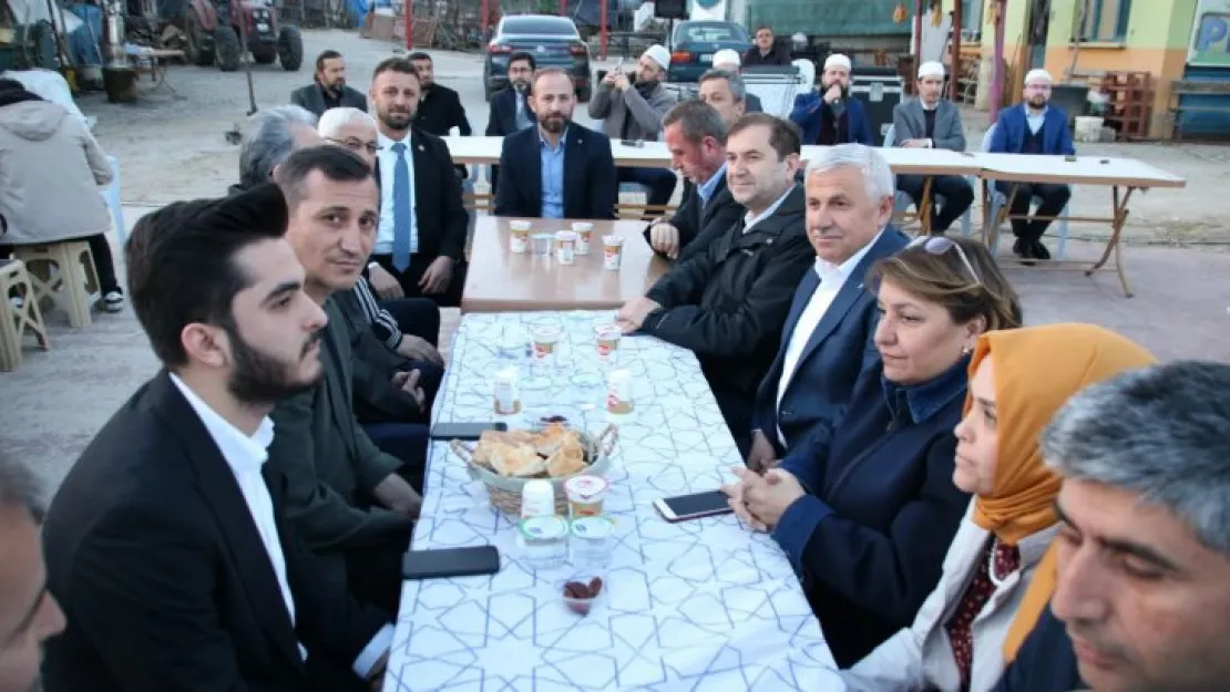 İshakçılar'da iftar sofrası kuruldu