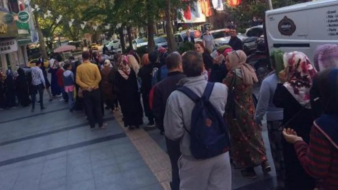 İşkur önünde iş kuyruğu