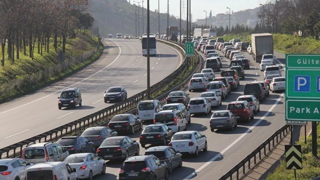 İstanbul istikameti trafiğe kapatıldı!