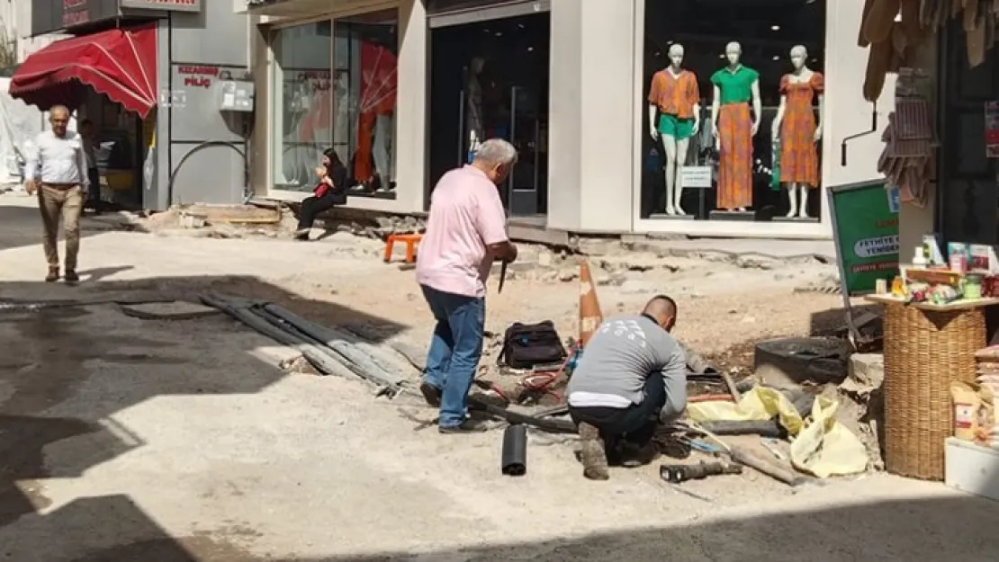 İstiklal Caddesi karanlıkta! Esnaf perişan