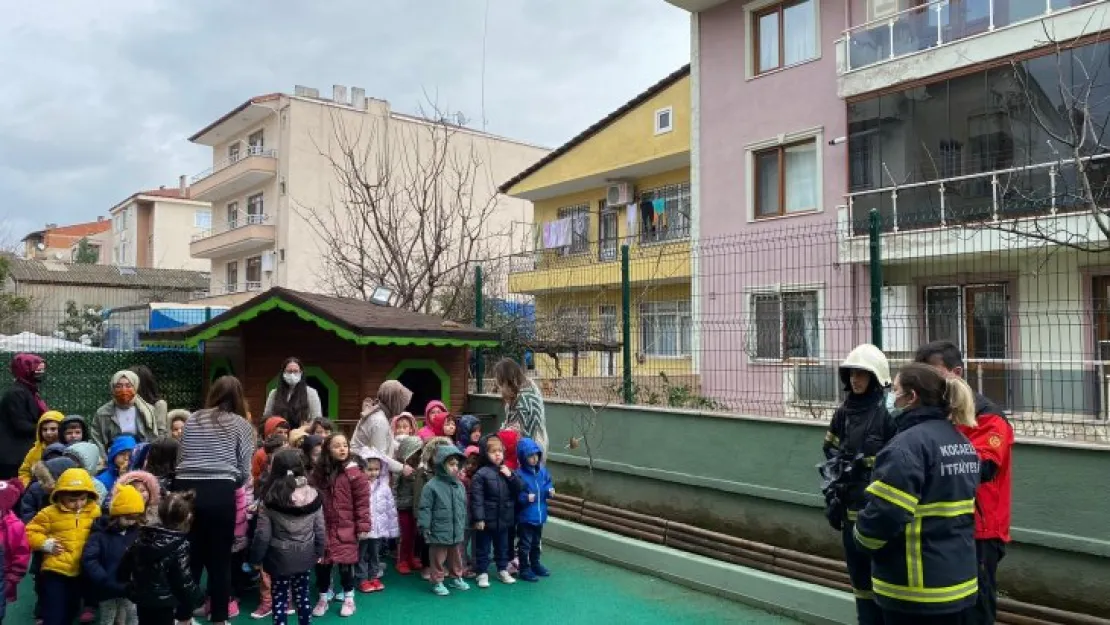 İtfaiye ekiplerinden yangın eğitimi
