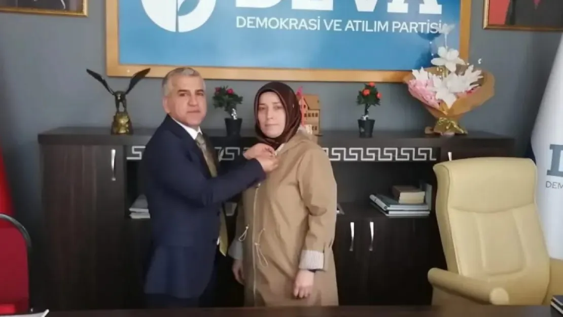 İYİ Parti'den DEVA'ya geçti