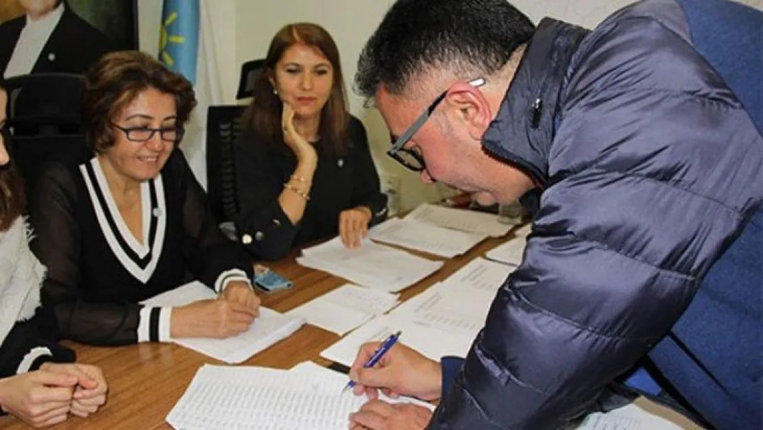 İYİ Parti İzmit'te delege seçimleri başladı