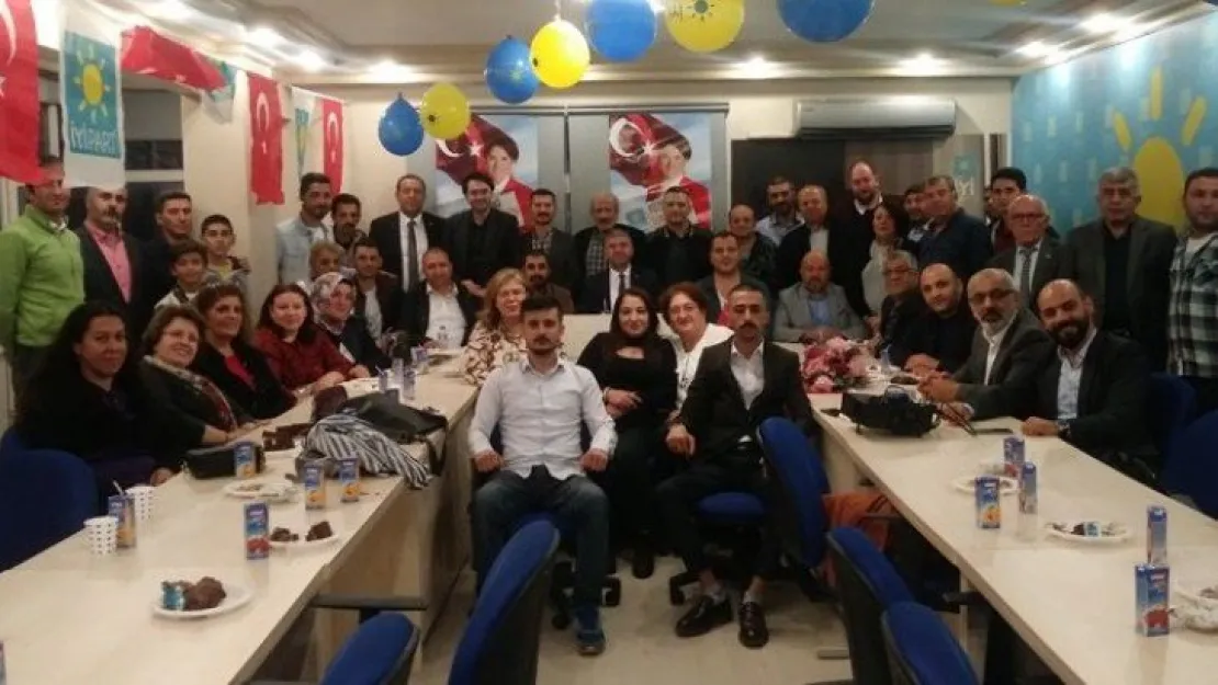İyi Parti'den yeni yaşa özel kutlama