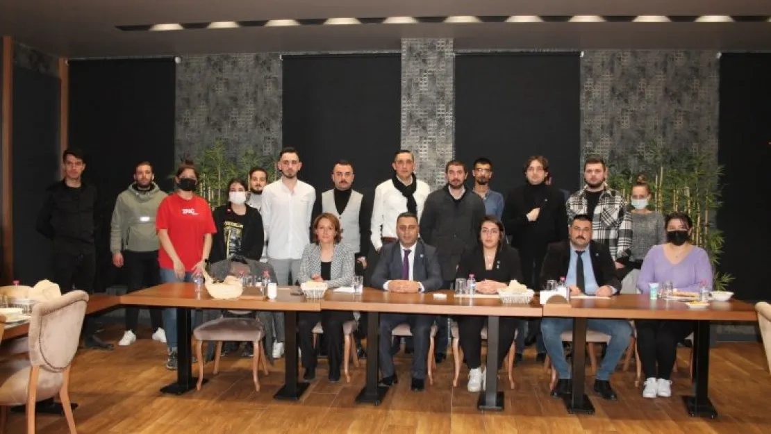 İYİ Partili Polat, bu kez gençleri ağırladı