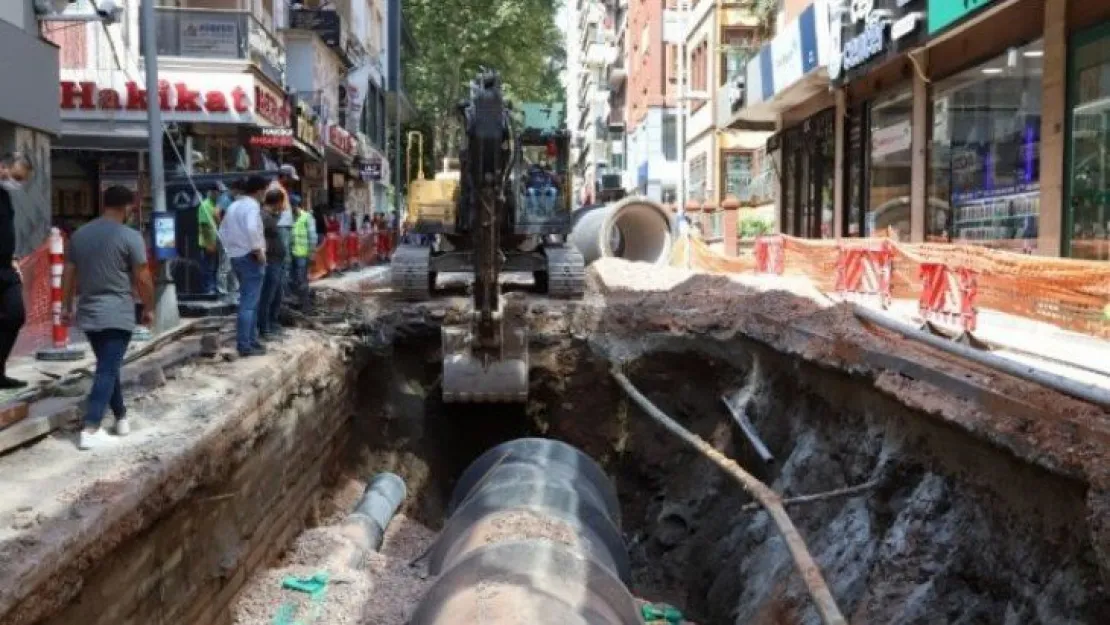 İzmit Alemdar Caddesi'nde çalışmalar sürüyor