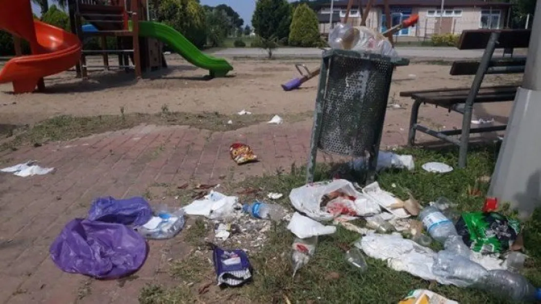 İzmit Belediyesine çöp tepkisi büyüyor!