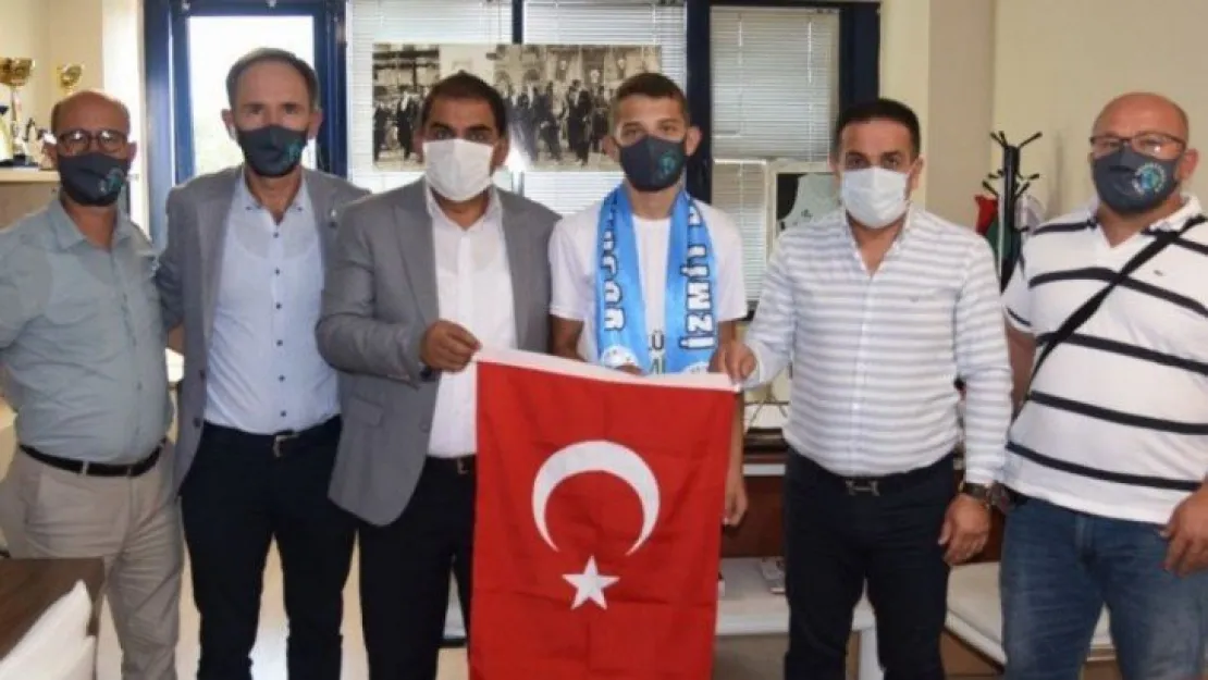 İzmit Belediyesporlu güreşçiye Milli Takım'dan davet