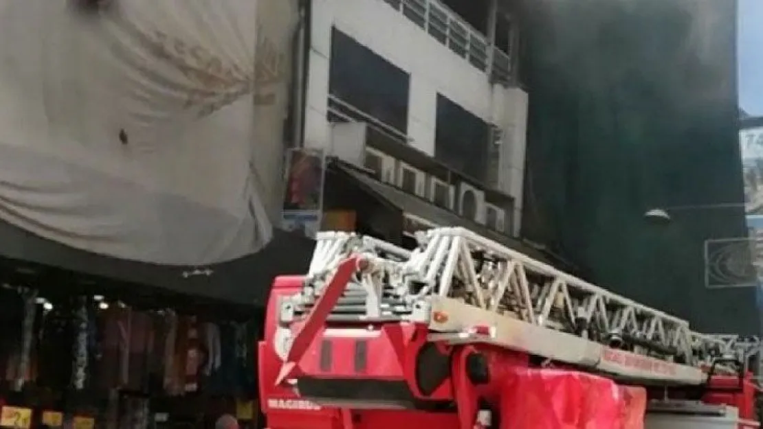İzmit İstiklal caddesinde yangın