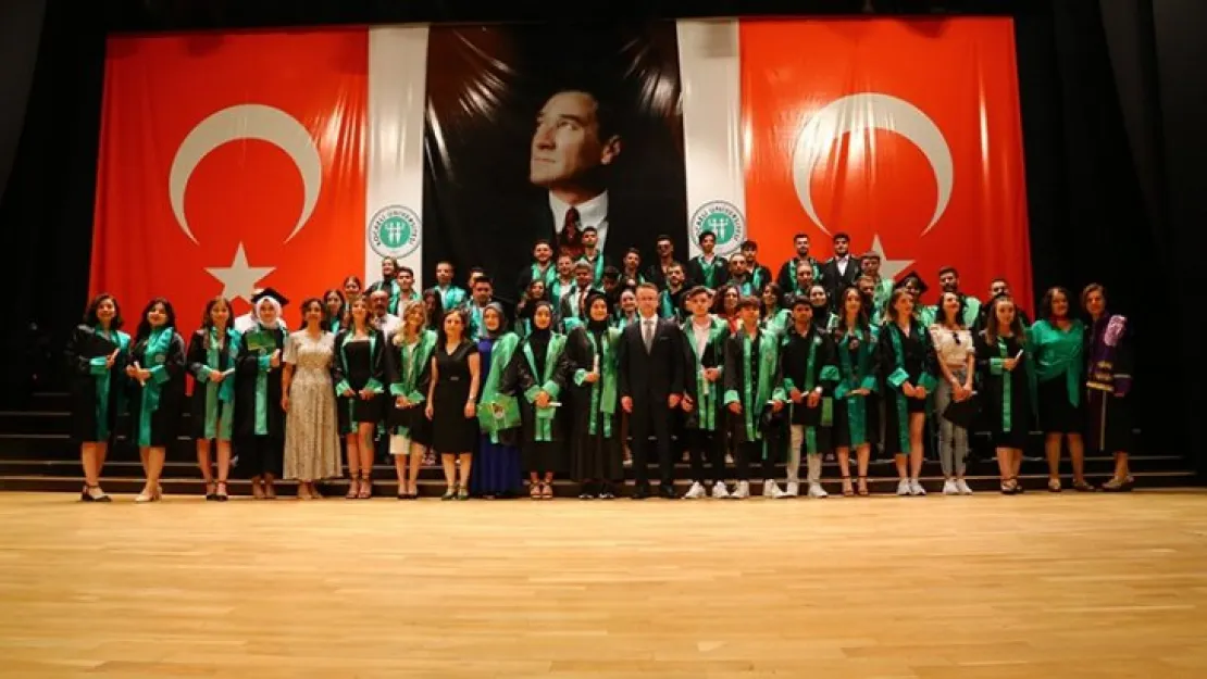 İzmit MYO'dan mezuniyet töreni 