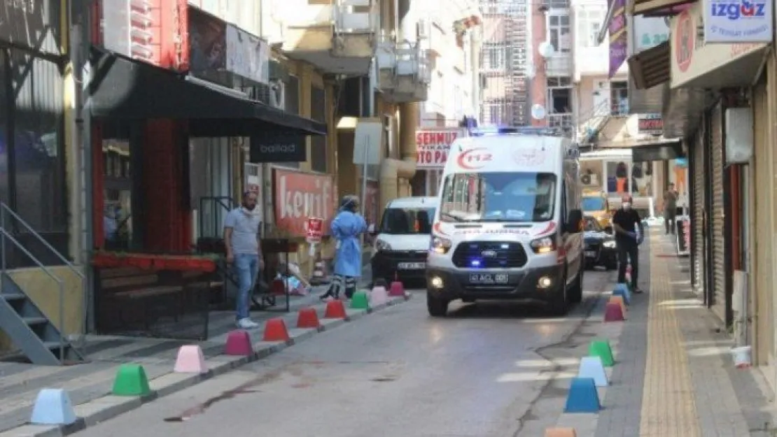 İzmit'te binadan yayılan koku ekipleri harekete geçirdi!