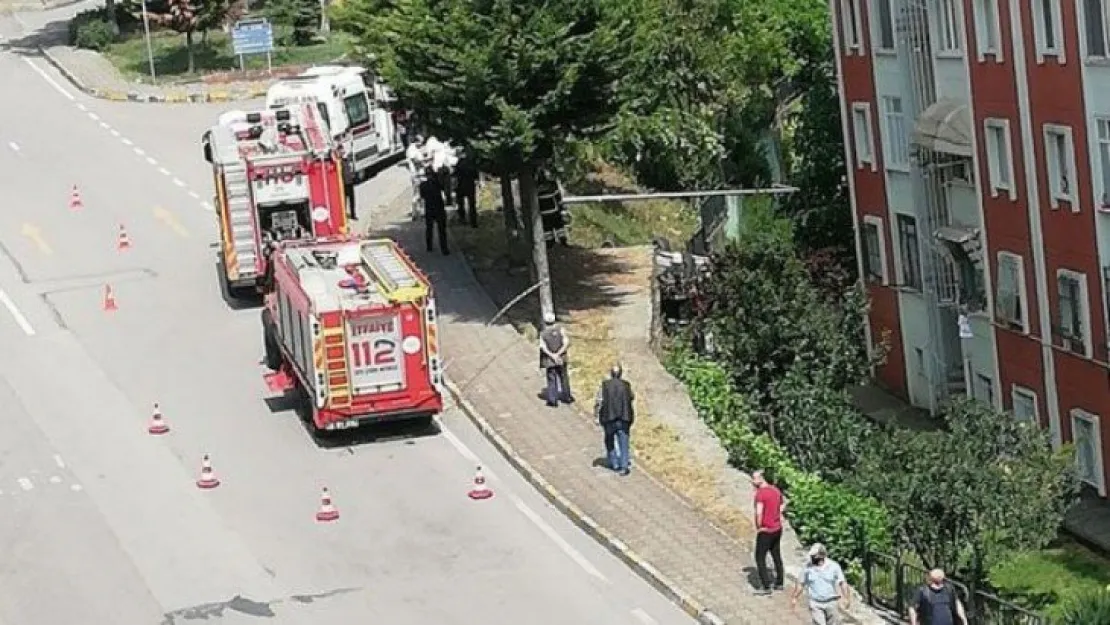İzmit'te bir otomobil apartman bahçesine uçtu!