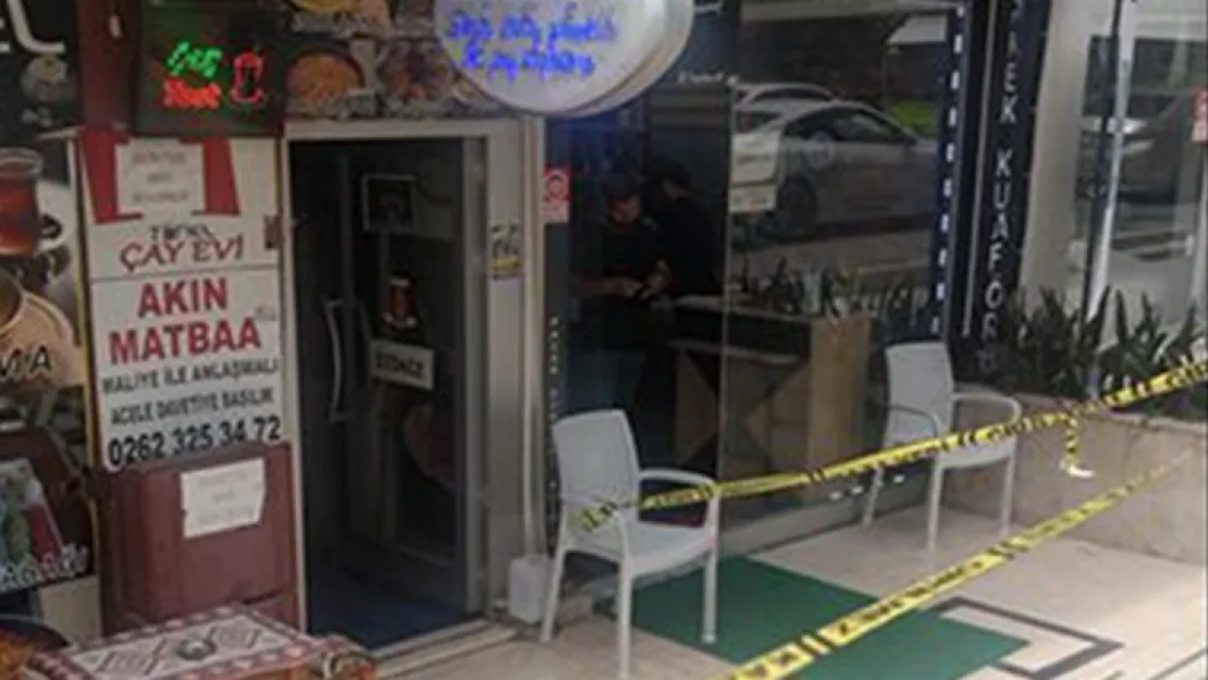 İzmit'tin göbeğinde silahla vuruldu!