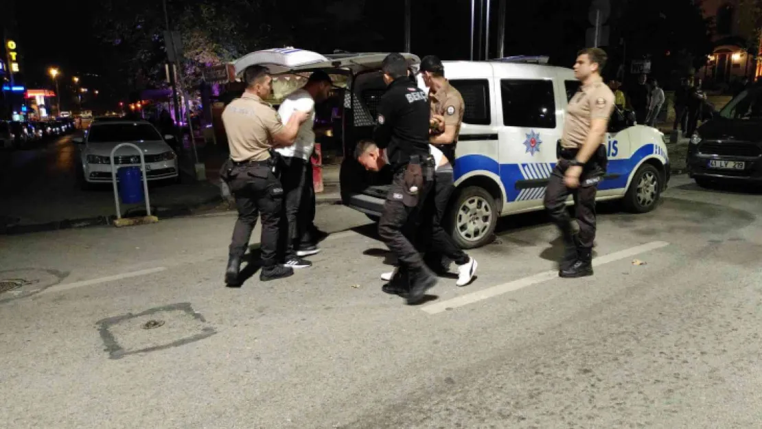 İzmit'te kavga eden gruba biber gazlı müdahale!