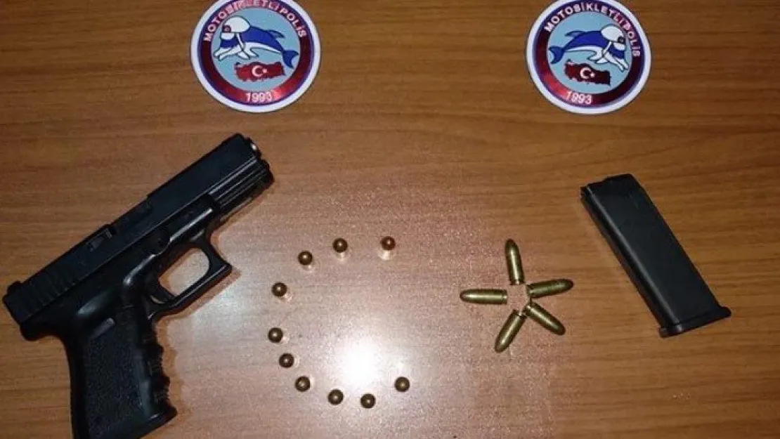 İzmit'te şüpheli şahsın üzerinden tabanca çıktı
