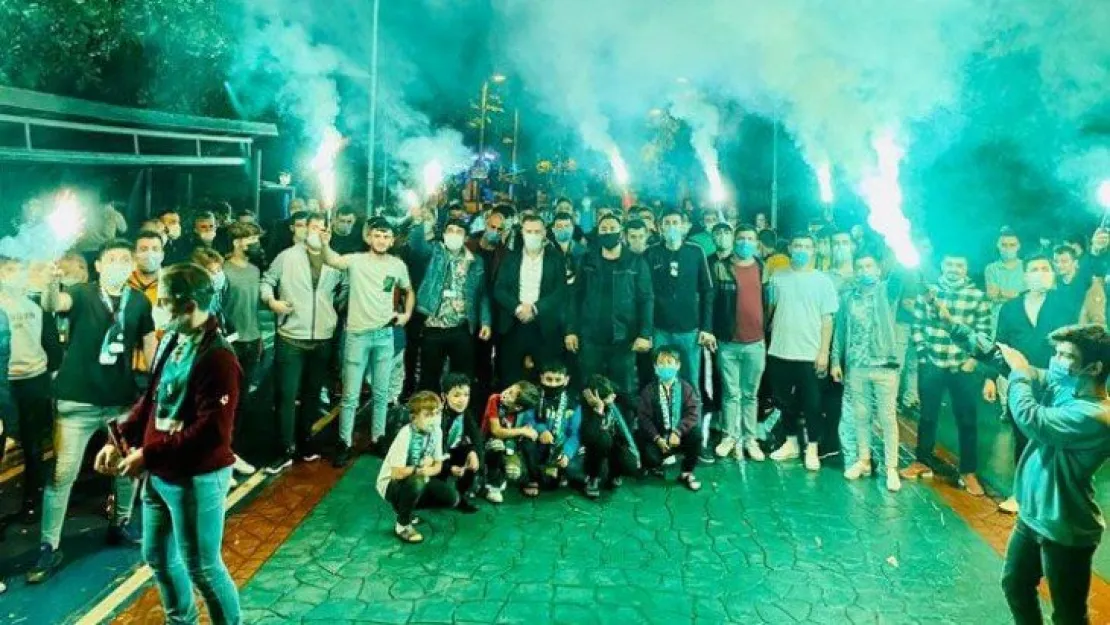 İzmit'te150 genç AK Parti'ye geçti