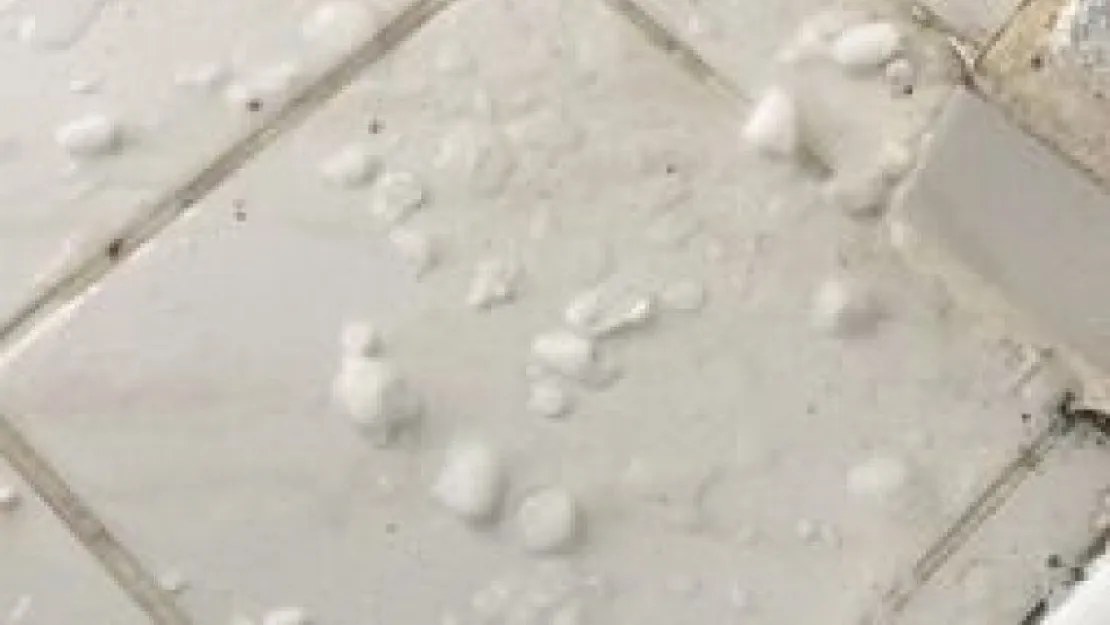 İzmit'e ceviz büyüklüğünde dolu yağdı!