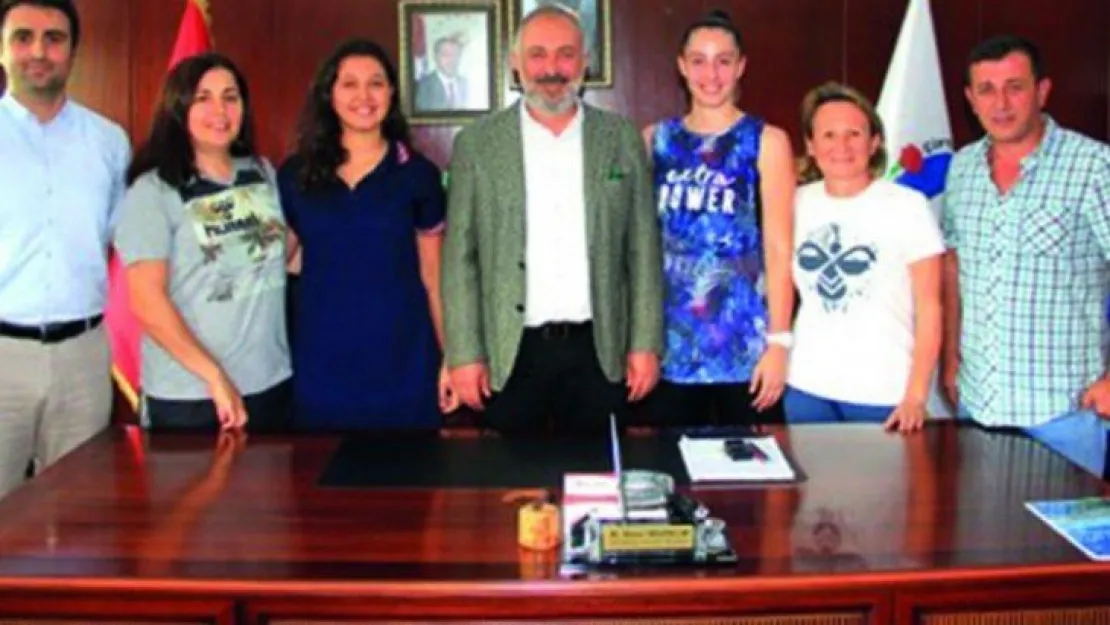 İzmitli Ceren Çiftlikköyspor'da
