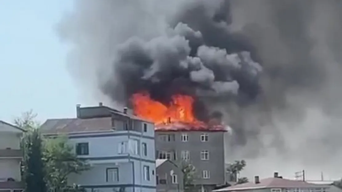 Çatı bir anda alev topuna döndü