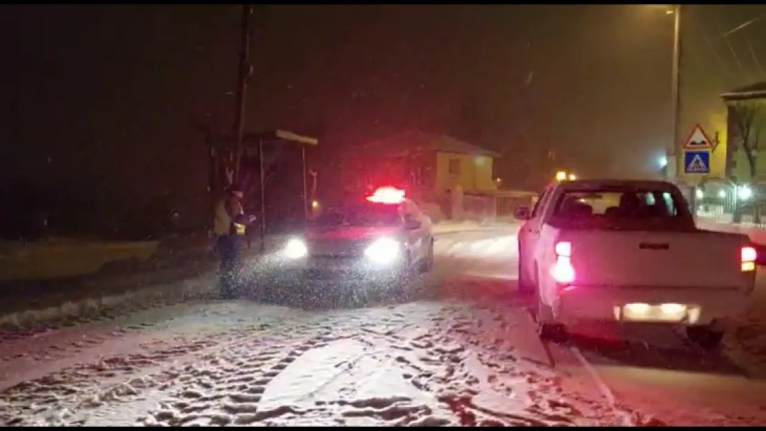 Jandarma Körfez'de yolu trafiğe kapattı!