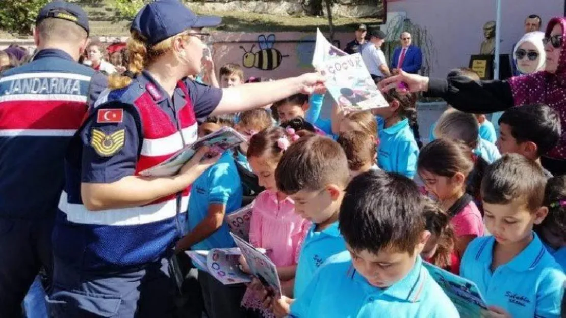 Jandarmadan öğrencilere dergi