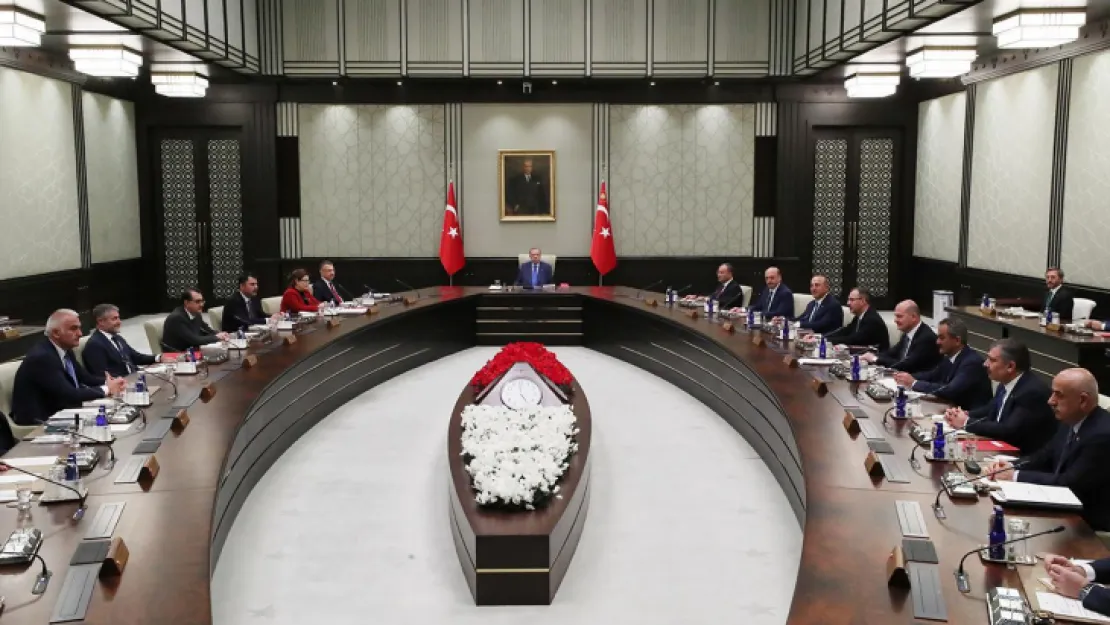 Kabine toplanıyor…
