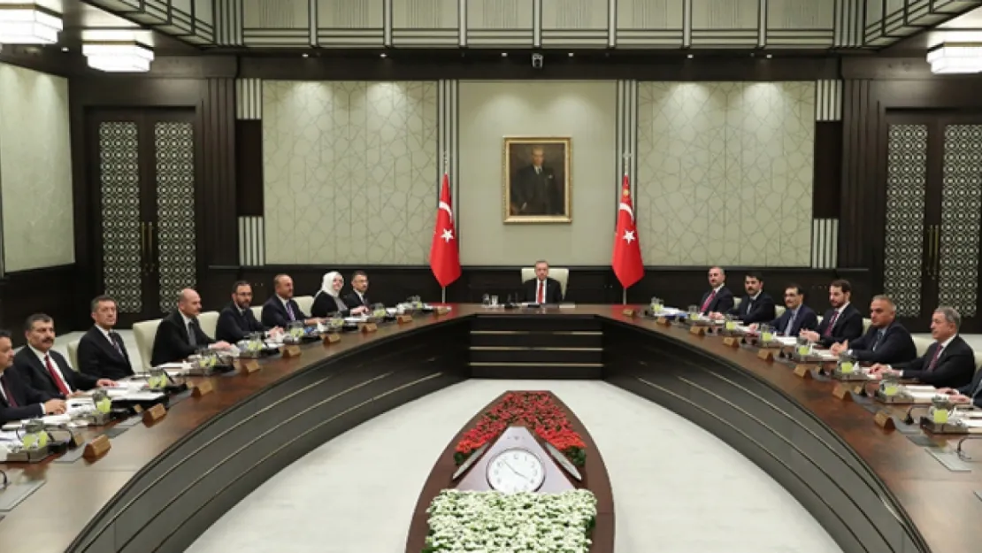 Kabine toplanıyor