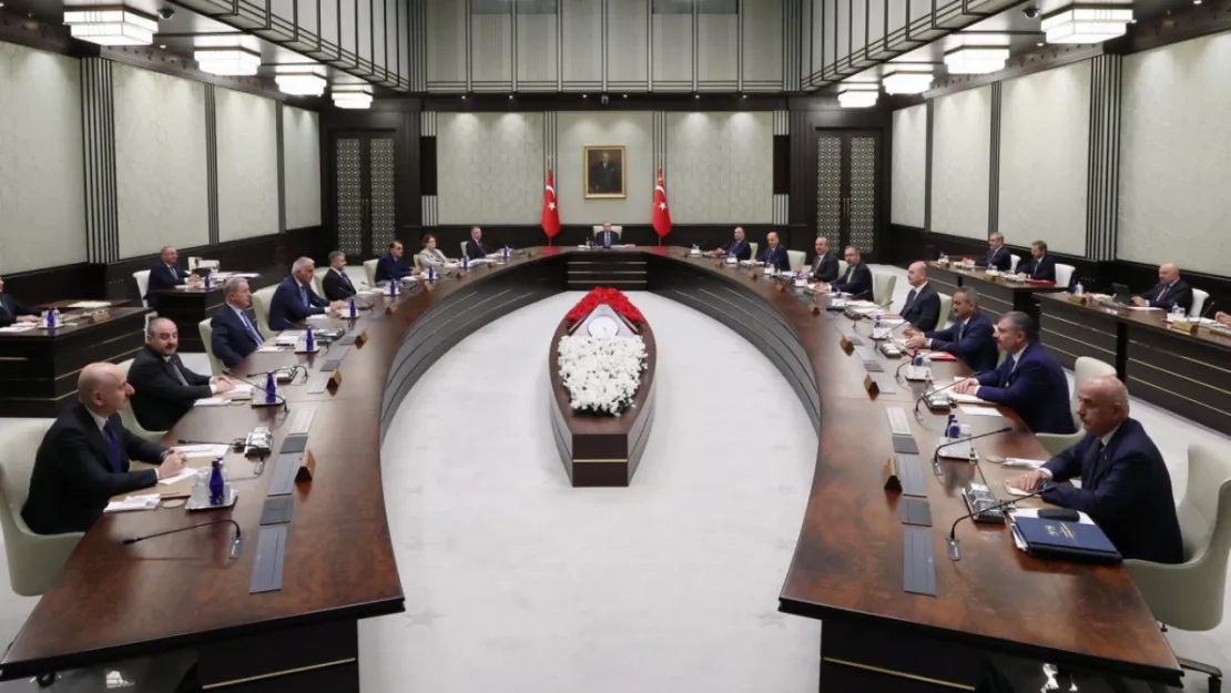 Kabine toplanıyor