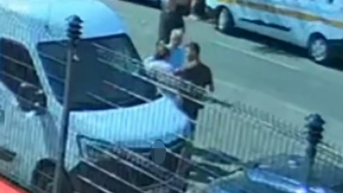 Kadın muhabire görevi başında linç girişimi!