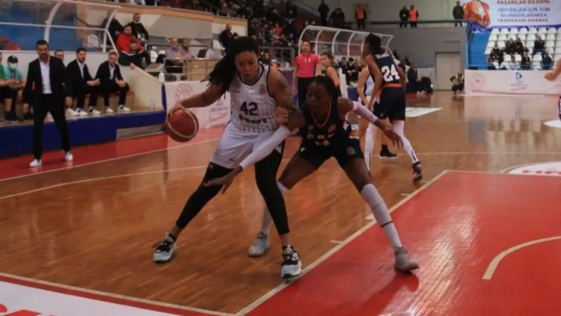 İzmit Belediyespor evinde farklı mağlup oldu: 55-85